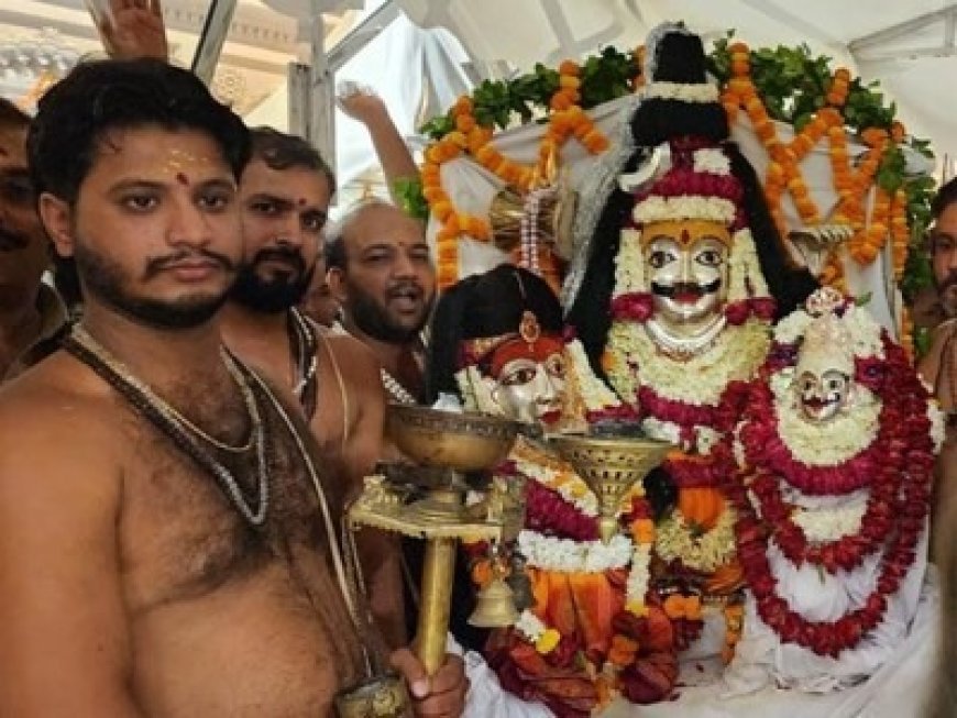 Varanasi : बाबा विश्वनाथ का होगा विशेष श्रृंगार, गौरी शंकर स्वरूप में देंगे दर्शन, सावन के हर सोमवार को विभिन्न स्वरूपों में होता है बाबा का श्रृंगार