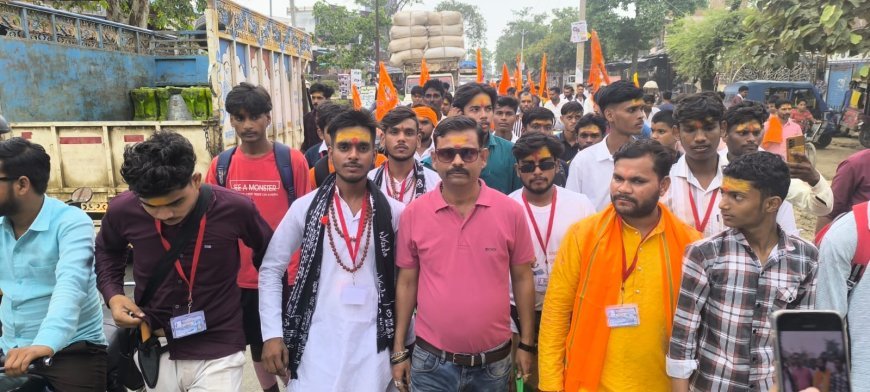 Hardoi : संडीला में पहली तूफानी डाक कांवड़ यात्रा का शुभारंभ, भाजपा नगर अध्यक्ष ने दिखाई हरी झंडी, सैकड़ों श्रद्धालु हुए शामिल