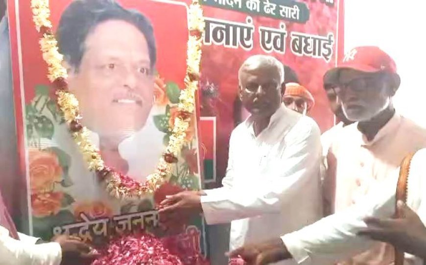 Ballia : 2027 में सपा की सरकार बनाने के संकल्प के साथ पार्टी के संस्थापक सदस्य शारदानंद अंचल की मनाई गई 78वीं जयंती