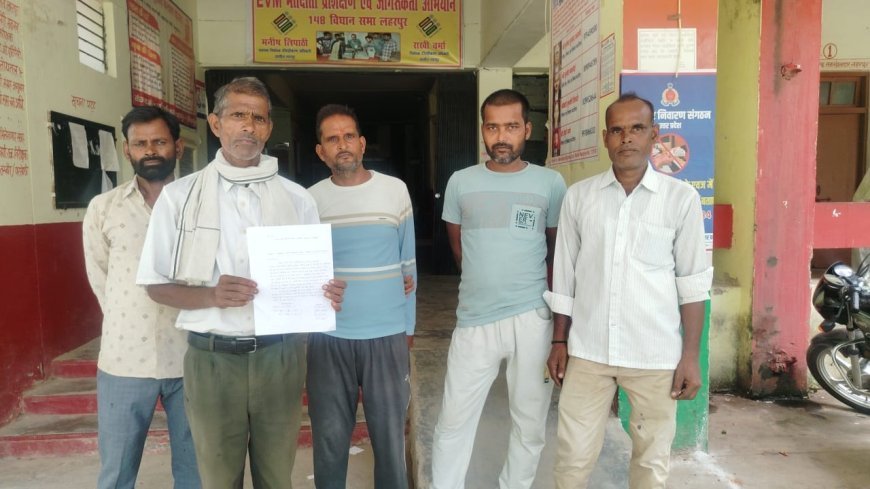 Sitapur : एसडीएम को पत्र देकर आबादी की भूमि पर खाद्यान्न गोदाम का निर्माण कराने की मांग