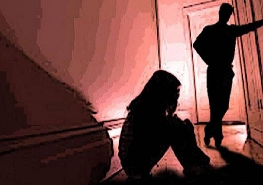 एकतरफा प्यार में अंधे एक युवक ने स्कूल की एक नाबालिग छात्रा को चाकू की नोक पर धमकाया, सड़क पर बंधक बनाने के लिए पुलिस हरकत में। 