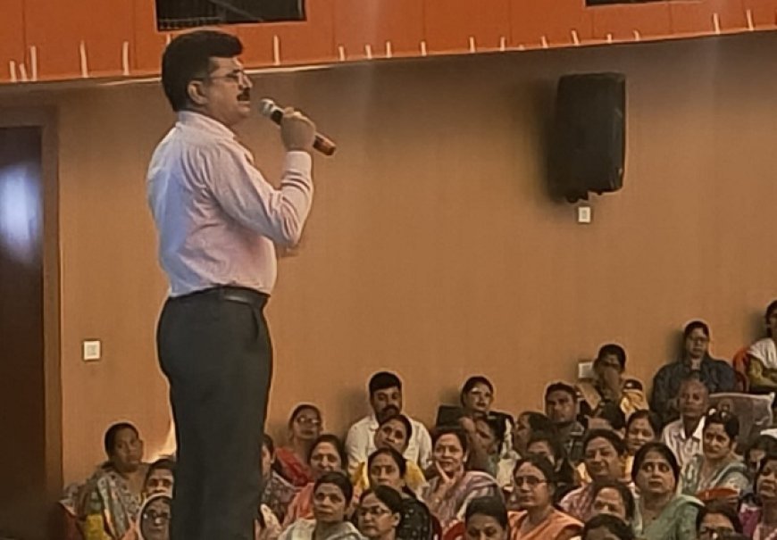 जिला निर्वाचन अधिकारी नितिन सिंह भदोरिया ने त्रिस्तरीय समान्य निर्वाचन शांतिपूर्ण संपन्न कराने को लेकर अधिकारियों को दिए निर्देश। 