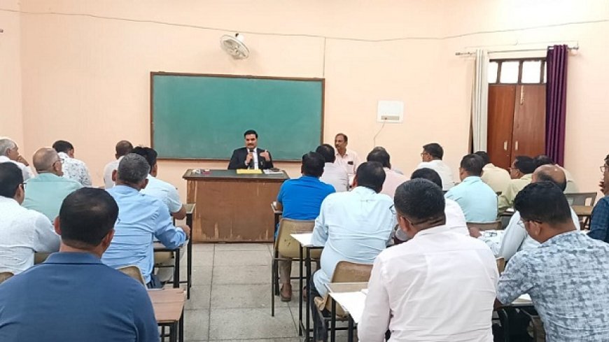 राजा टोडरमल सर्वेक्षण एवं भूलेख प्रशिक्षण संस्थान मे हुआ विधिक जागरूकता कार्यक्रम का आयोजन। 