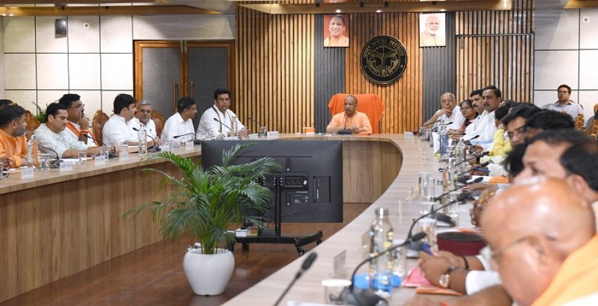 जनप्रतिनिधियों के साथ बैठक कर मुख्यमंत्री ने ली गोरखपुर-बस्ती मंडल में आगामी सड़क प्रस्तावों की जानकारी