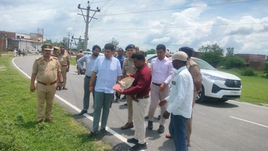 नानक गंज झाला में पुलिस चौकी के लिए स्थल चिन्हीकरण: डीएम और एसपी ने किया भ्रमण, कार्रवाई के निर्देश। 