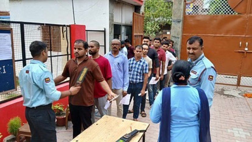 Lucknow : यूपी के सभी 75 जिलों में सकुशल संपन्न हुई RO/ARO परीक्षा, योगी सरकार और लोक सेवा आयोग की दिखी अभूतपूर्व व्यवस्था 