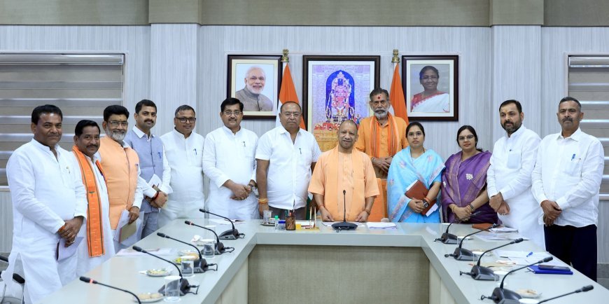 Lucknow : CM योगी ने झांसी व चित्रकूट मंडल के जनप्रतिनिधियों संग की संवाद बैठक, CM ने कहा- बुंदेलखंड का समग्र विकास सरकार की सर्वोच्च प्राथमिकता