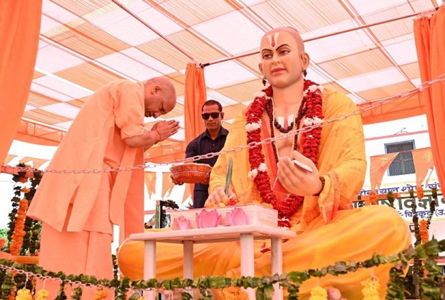 सीएम योगी ने की गोस्वामी तुलसीदास की प्रतिमा का अनावरण, पाकिस्तान को दी चेतावनी: भारत की ओर आँख उठाई तो मिलेगा करारा जवाब।