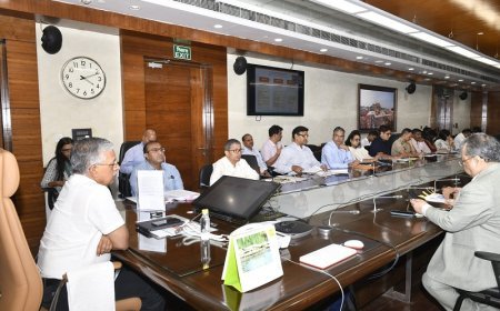 मुख्य सचिव एस.पी.गोयल ने संभावित बाढ़ग्रस्त क्षेत्रों में राहत एवं बचाव कार्यों की समीक्षा की।