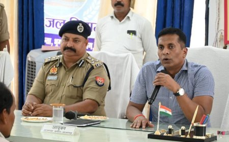 मण्डलायुक्त व डीआईजी ने तहसील सदर में सम्पूर्ण समाधान दिवस का किया औचक निरीक्षण, 12 अनुपस्थित अधिकारियों का वेतन रोकने का आदेश। 