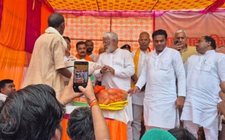 Lucknow : बाढ़ पीड़ितों की मसीहा बनी योगी सरकार, अब तक 47 हजार से अधिक लोगाें को दी राहत, बाढ़ प्रभावित इलाकों में तैनात की गयी एनडीआरएफ, एसडीआरएफ और पीएसी