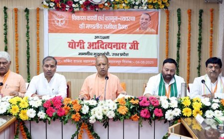 मुख्यमंत्री ने अधिकारियों को दिये निर्देश: जनप्रतिनिधियों की जमीनी समझ और अनुभवों के आधार पर हो विकास कार्य ।