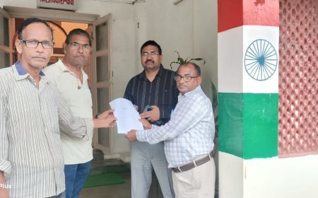 Sitapur : प्रतियोगी परीक्षाओं में भ्रष्टाचार के खिलाफ आजाद अधिकार सेना का प्रदर्शन