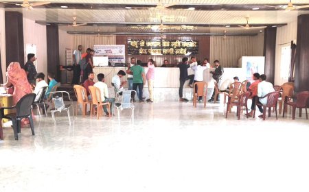 Hardoi : मुख्यमंत्री युवा उद्यमी योजना- सांडी में युवाओं ने उत्साह से कराया रजिस्ट्रेशन