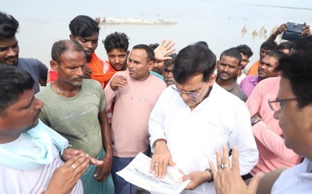 Lucknow : ऊर्जा मंत्री ए. के. शर्मा ने बढ़ते जलस्तर के मद्देनजर परसिया, हा हा नाला और धरमपुर बिंदटोलिया का किया स्थलीय निरीक्षण