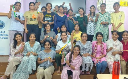 Lucknow : आदर्श पूर्व परीक्षा प्रशिक्षण केंद्र की छात्राओं द्वारा सैनिकों के लिए स्वयं निर्मित की गईं राखियाँ