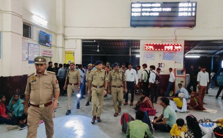 Hardoi : पुलिस अधीक्षक ने रेलवे स्टेशन और शहर में पैदल गश्त कर सुरक्षा व्यवस्था का लिया जायजा