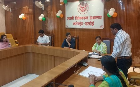 जिलाधिकारी की अध्यक्षता में हुई नगर निकाय व डूडा की बैठक। 