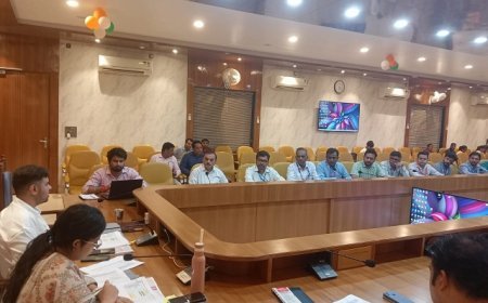 मुख्यमंत्री युवा उद्यमी योजना के आवेदनों को न रखा जाए लंबित - जिलाधिकारी