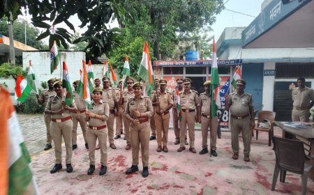 Hardoi : हर घर तिरंगा अभियान- थाना प्रभारियों ने तिरंगा यात्रा के साथ जगाई देशभक्ति की भावना