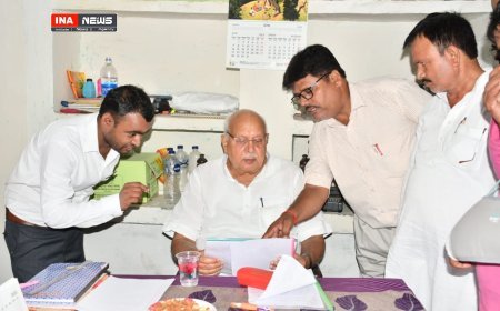 Lucknow : कृषि मंत्री सूर्य प्रताप शाही ने कुशीनगर में खाद की दुकानों पर मारे छापे, कालाबाजारी, जमाखोरी करने और अधिक कीमत पर खाद बेचने वालों पर होगी सख्त कार्रवाई