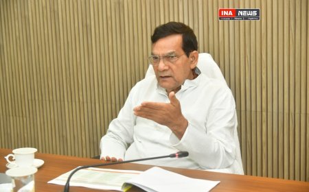 Lucknow : केस्को (कानपुर) में विद्युत विभाग के अधिकारियों के साथ ऊर्जा मंत्री ए. के. शर्मा की समीक्षा बैठक संपन्न