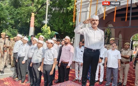 Ballia : कलेक्ट्रेट परिसर में हर्षोल्लास के साथ मनाया गया 79वी स्वतंत्रता दिवस, जिलाधिकारी ने किया ध्वजारोहण, शहीदों को किया नमन