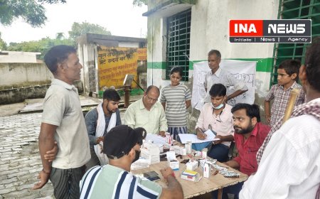 Hardoi : बाढ़ रहा शिविर लगाकर ग्रामीणों को बांटी जा रही दवाइयां, संचारी रोगों पर रोकथाम का चलाया जा रहा अभियान