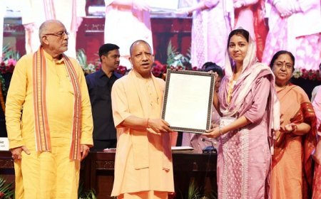 सीएम योगी ने 2,425 मुख्य सेविकाओं और 13 फार्मासिस्टों को सौंपे नियुक्ति पत्र, कहा-  विपक्ष के पास मुद्दों की कमी, सिर्फ नकारात्मकता बची।