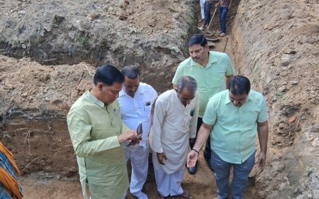 विकास खंड कार्यालय के नए भवन का ब्लॉक प्रमुख ने किया भूमिपूजन, जनप्रतिनिधियों व अधिकारियों की रही उपस्थिति। 