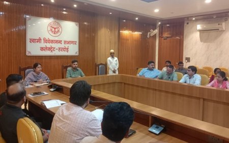 जिलाधिकारी की अध्यक्षता में सीएसआर कार्यों पर हरदोई में औद्योगिक इकाइयों के साथ बैठक। 