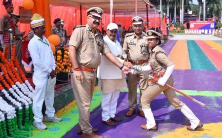 Lucknow : कारागार मंत्री दारा सिंह चौहान ने कारागार प्रशिक्षण संस्थान में आयोजित दीक्षांत परेड का मान प्रणाम ग्रहण किया, प्रशिक्षुओं को बधाई एवं शुभकामनाएं दी