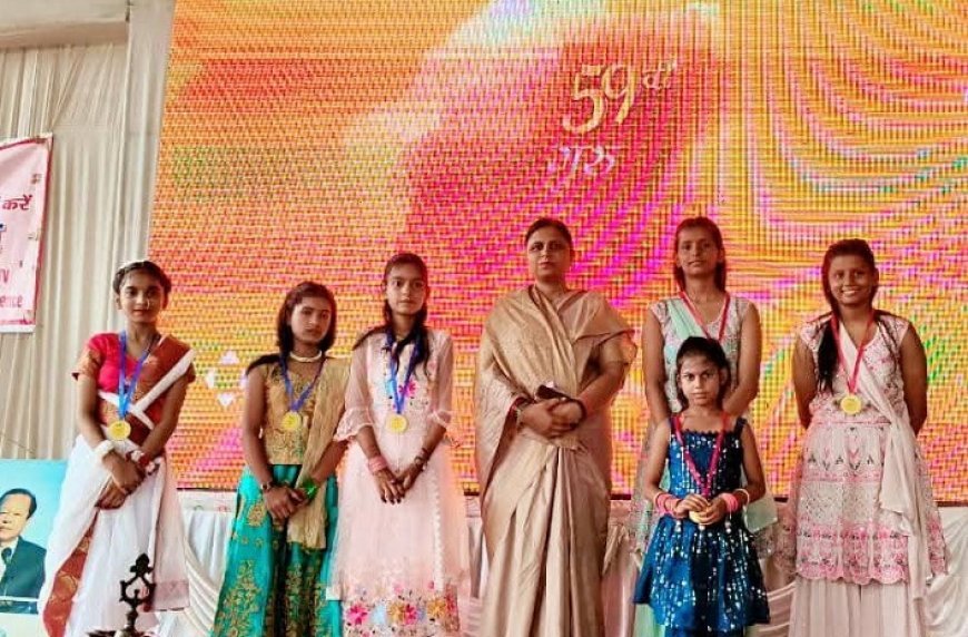 आध्यात्मिक संत प्रेम रावत जी ने गुरु के महत्व पर प्रकाश डाला।