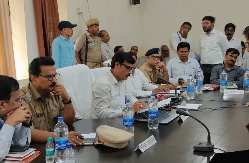 डीएम ने सिकंदरपुर तहसील में सम्पूर्ण समाधान दिवस पर सुनीं जनशिकायतें, 219 आवेदनों में 7 का मौके पर निस्तारण। 