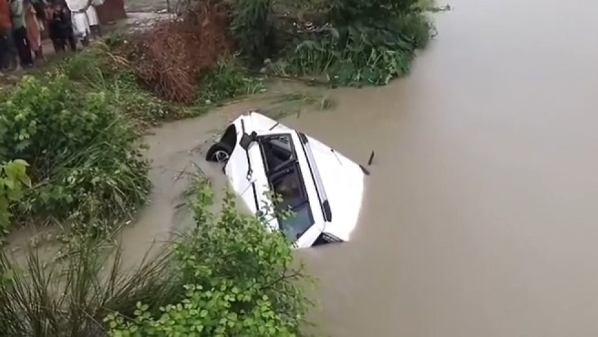 गोंडा में भीषण हादसा- तेज रफ्तार बोलेरो नहर में गिरी, 11 की मौत, चार को बचाया गया