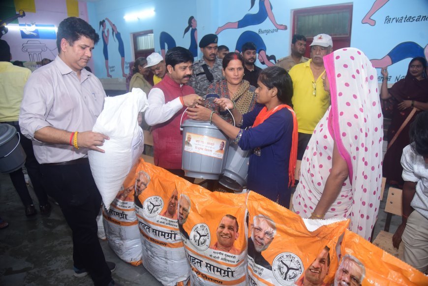 Lucknow : मंत्री नन्दी ने प्रयागराज में बाढ़ की विभीषिका का लिया जायजा, बघाड़ा, सलोरी सहित अन्य बाढ़ प्रभावित क्षेत्रों का किया निरीक्षण