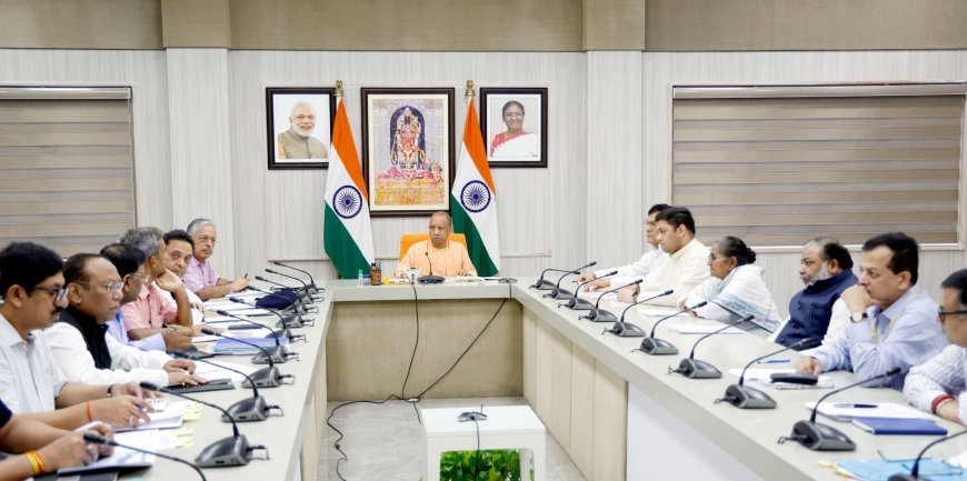 Lucknow : CM ने एक उच्चस्तरीय बैठक में वीडियो कॉन्फ्रेंसिंग के माध्यम से बाढ़ की स्थिति, आगामी पर्व एवं त्योहारों के दृष्टिगत कार्यों की समीक्षा की
