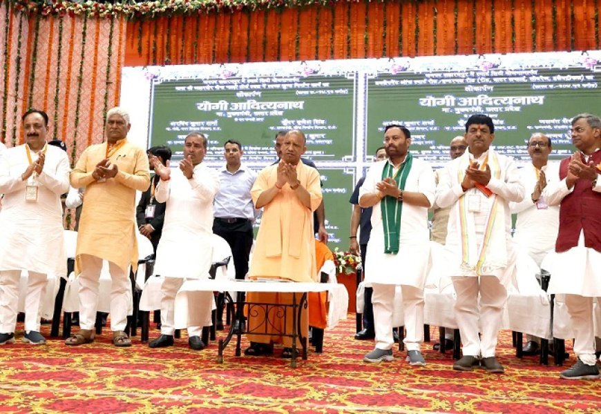 डबल इंजन सरकार 'भैंसा गाड़ी नहीं, बुलेट ट्रेन': योगी ने सहारनपुर में ₹381 करोड़ की 15 विकास योजनाओं का किया लोकार्पण।
