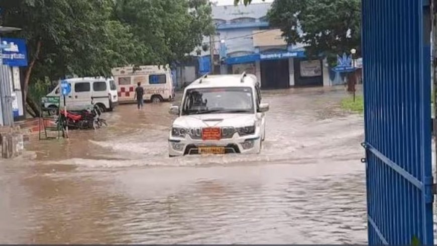 उपमुख्यमंत्री के आवास के सामने सदर अस्पताल में जलजमाव, विजय कुमार सिन्हा ने दिए तत्काल सुधार के निर्देश। 