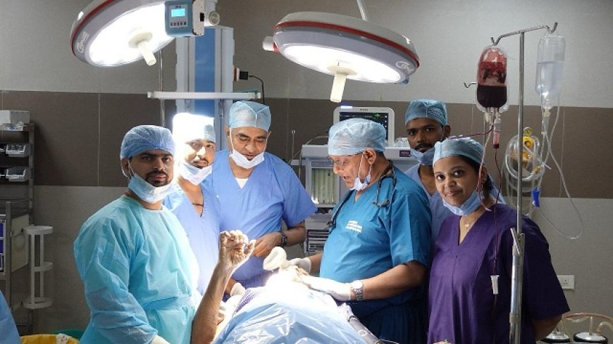 गोरखपुर में रेयर कैंसर की सफल सर्जरी: कन्याकुमारी से आए मरीज को मिला नया जीवन।