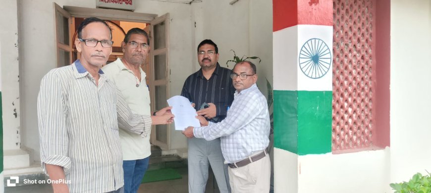 Sitapur : प्रतियोगी परीक्षाओं में भ्रष्टाचार के खिलाफ आजाद अधिकार सेना का प्रदर्शन