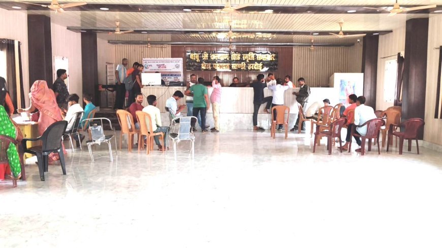 Hardoi : मुख्यमंत्री युवा उद्यमी योजना- सांडी में युवाओं ने उत्साह से कराया रजिस्ट्रेशन