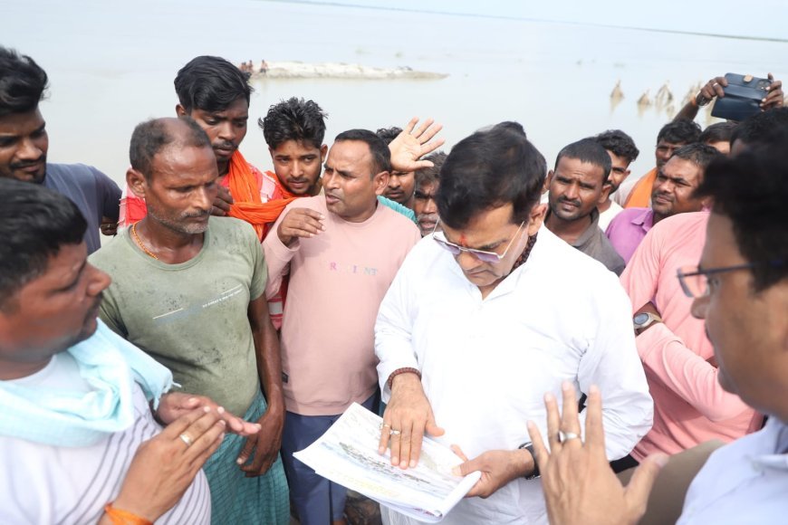 Lucknow : ऊर्जा मंत्री ए. के. शर्मा ने बढ़ते जलस्तर के मद्देनजर परसिया, हा हा नाला और धरमपुर बिंदटोलिया का किया स्थलीय निरीक्षण