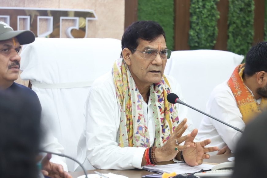 Lucknow : नगर विकास एवं ऊर्जा मंत्री एक शर्मा ने अपने प्रभार जनपद जौनपुर में बाढ़ की स्थिति का लिया जायजा