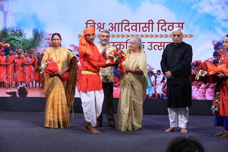 विश्व आदिवासी दिवस के समापन बाद विद्यार्थियों व कलाकारों ने संस्कृति मंत्री से मुलाकात की।