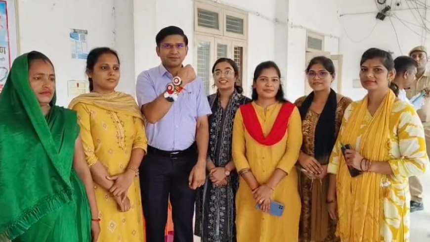 रक्षाबंधन पर तिरंगा राखियों की धूम, हर घर तिरंगा अभियान को महिलाओं का समर्थन।