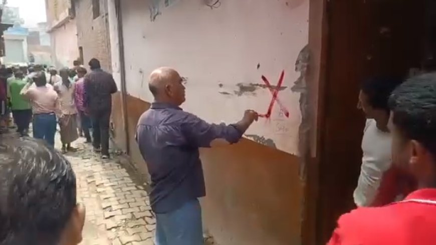 सरकारी जमीन पर अवैध कब्जे पर कार्रवाई, तहसीलदार सम्भल ने 35 दुकानें और 12 मकान चिन्हित किए।