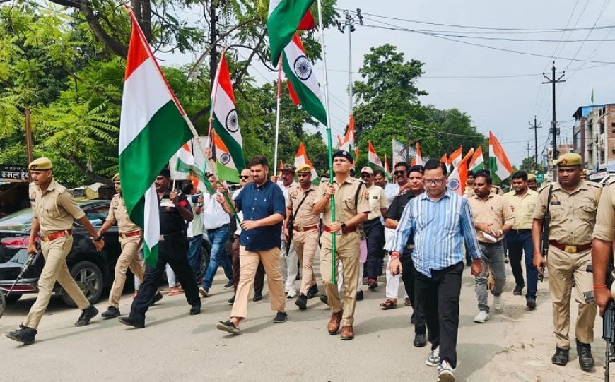 हर घर तिरंगा अभियान: जिलाधिकारी व पुलिस अधीक्षक ने तिरंगा रैली को दिखाई हरी झंडी। 