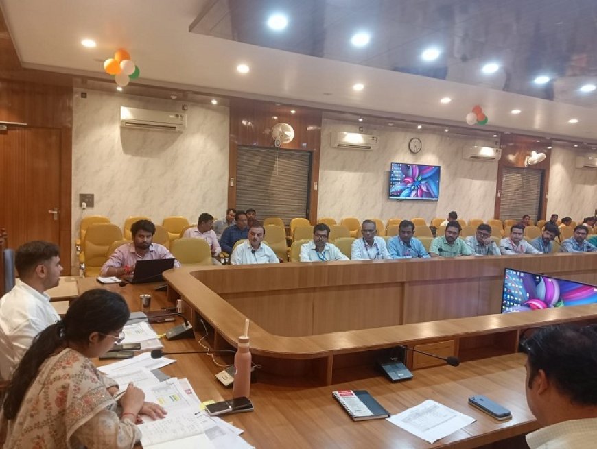 मुख्यमंत्री युवा उद्यमी योजना के आवेदनों को न रखा जाए लंबित - जिलाधिकारी