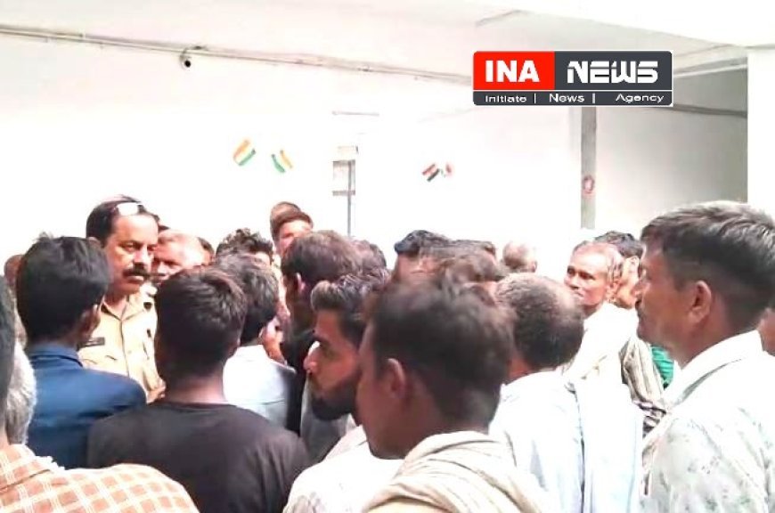 Hardoi : शाहाबाद में खाद संकट- किसानों ने एसडीएम कार्यालय का घेराव किया, कालाबाजारी के गंभीर आरोप